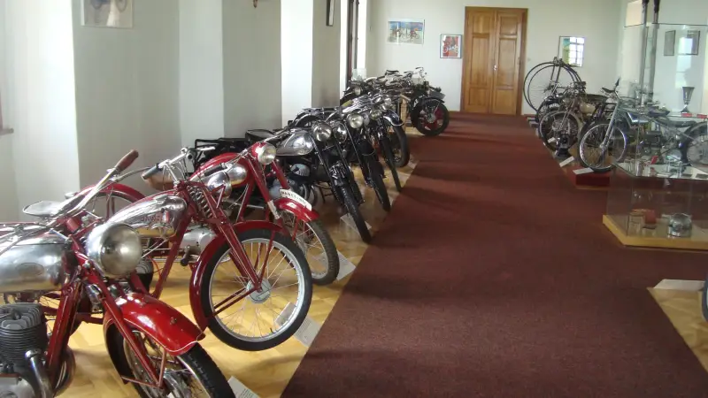 Muzeum jednostopých vozidel na hradě Kámen